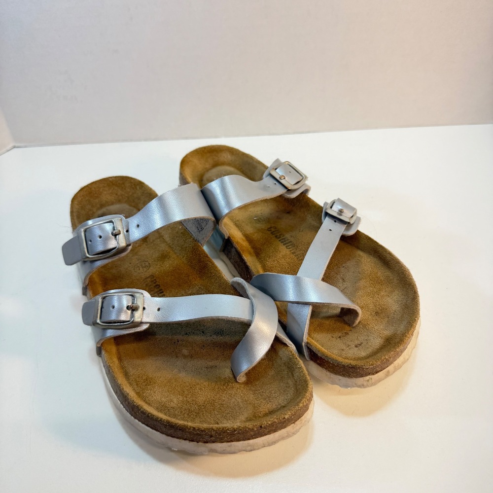 Cushionaire Lane Sandal‎ Women 7 Silver Metallic Luna Cork Footbed Buckle Slides